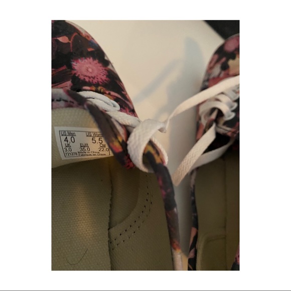 Vans off the Wall canvas floral lace ups shoes - Picture 7 of 7